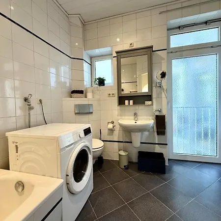 Elegante Jugendstil-wohnung - Ruhige Lage Naehe Hbf Apartamento